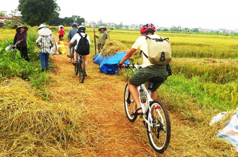 Cycling-tour-Co-Loa-in-Hanoi